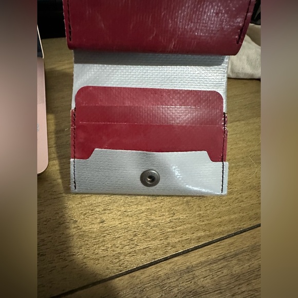 Freitag F257 Sutton Wallet Silver Used Once - Picture 8 of 10